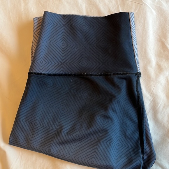 Women’s AR-33 Size Small Purple Ombré Leggings - Picture 6 of 6